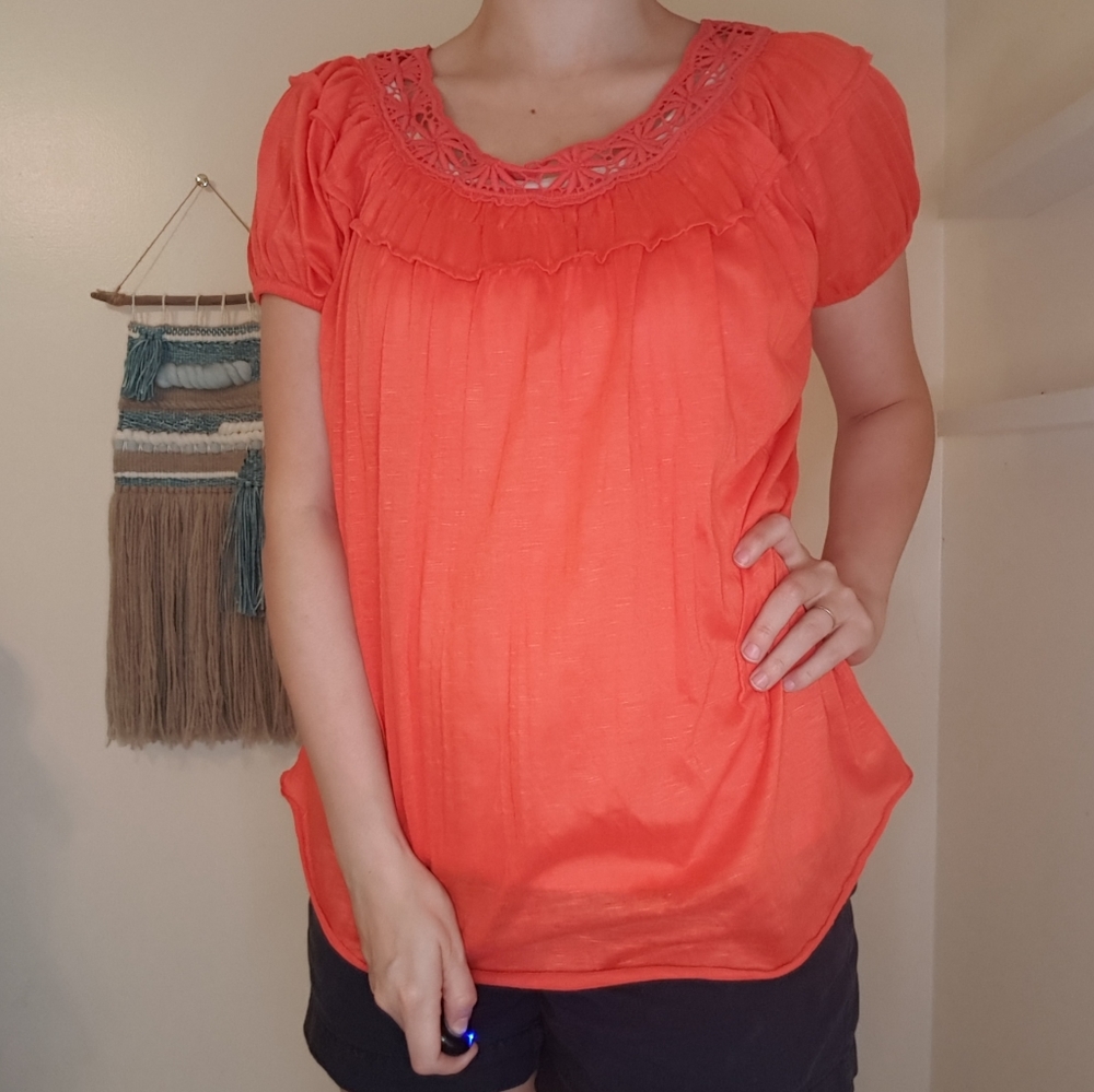 5/$25 New Directions flowy lace yoke top